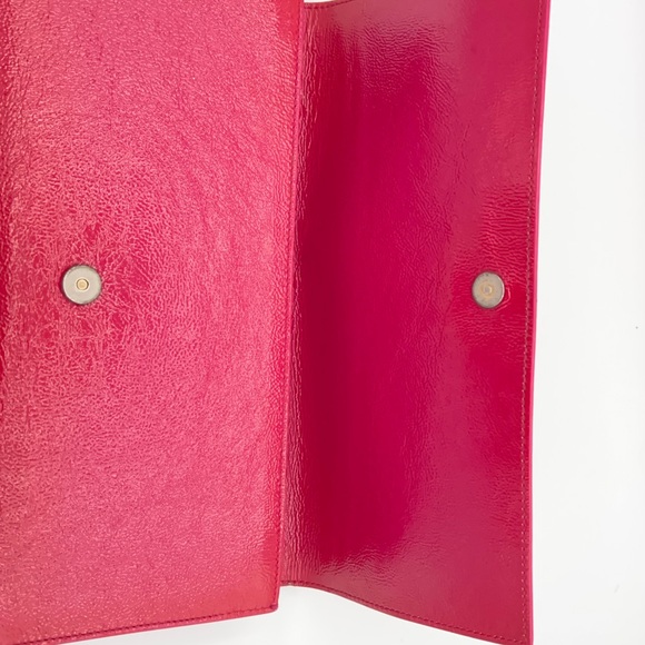 YSL Belle Du Jour patent clutch in a gorgeous pinky red! Nice vintage condition! - Picture 11 of 12